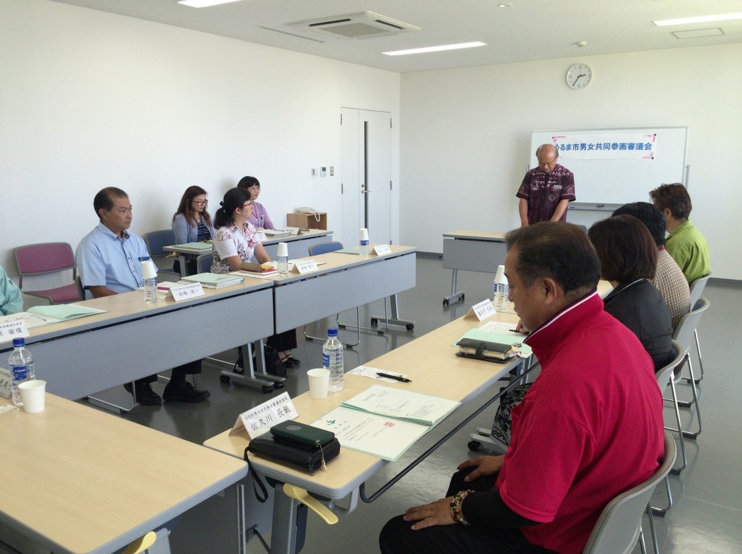 第6期男女共同参画審議会委員委嘱状交付式の様子2