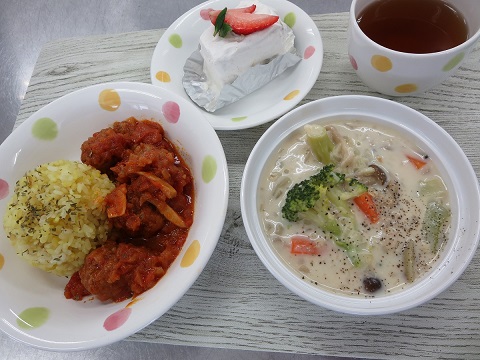 料理教室で作ったシチューやカレーライスなど