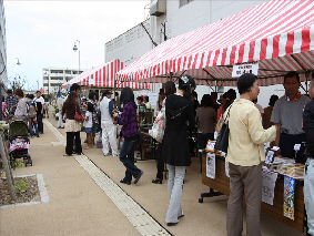 屋外販売の様子2