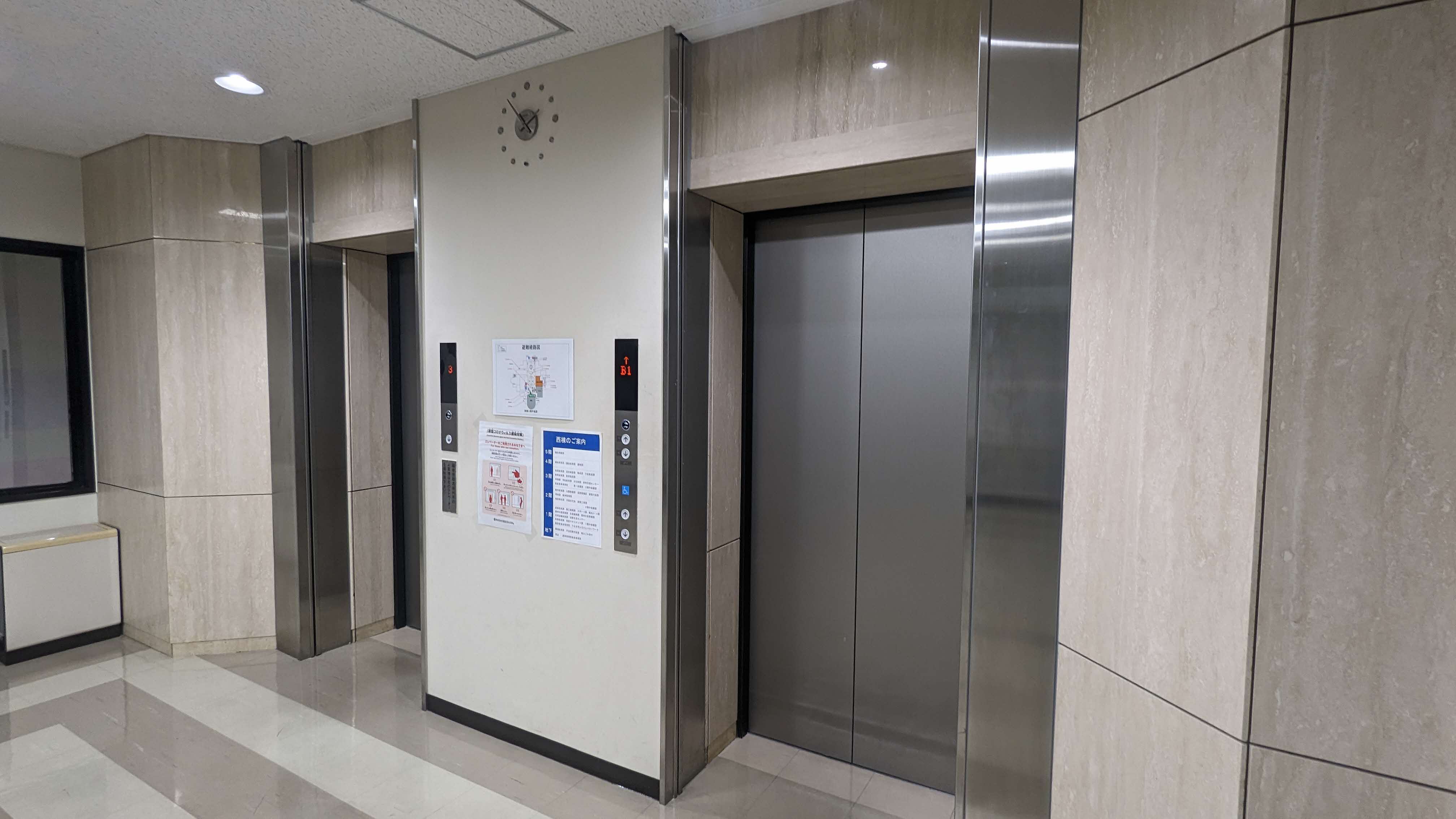 4階のエレベーター