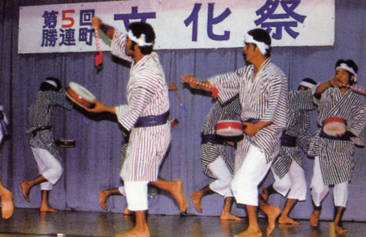 津堅島の唐踊りの様子の画像