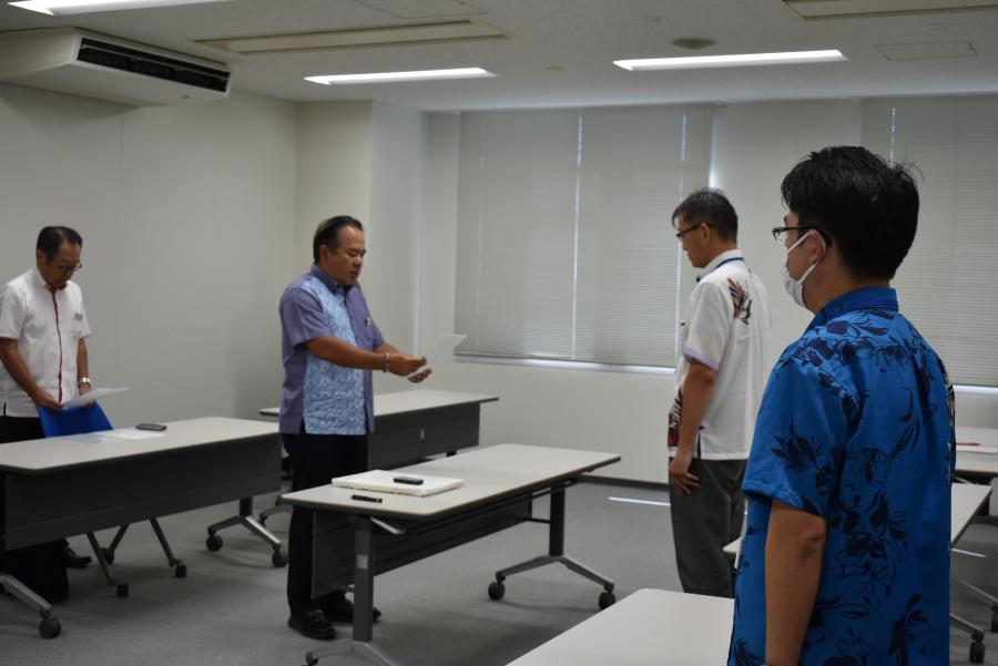 沖縄防衛局手交2