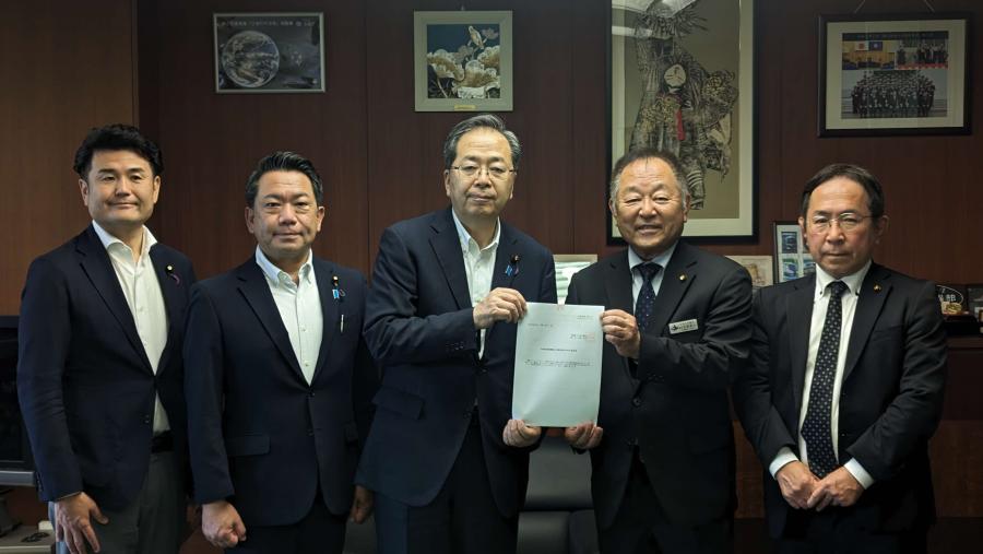 斎藤国土交通大臣手交